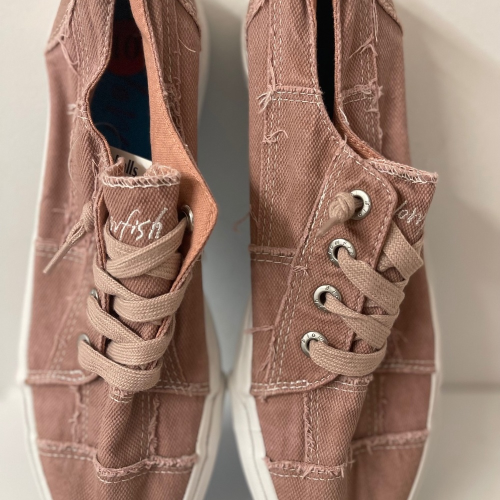 Catfish pink walking shoe